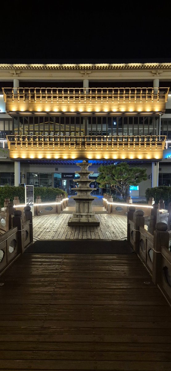 Admire_EDEN_'s tweet photo. 일하면서 관광하기~ https://t.co/7fFqiVVB1H