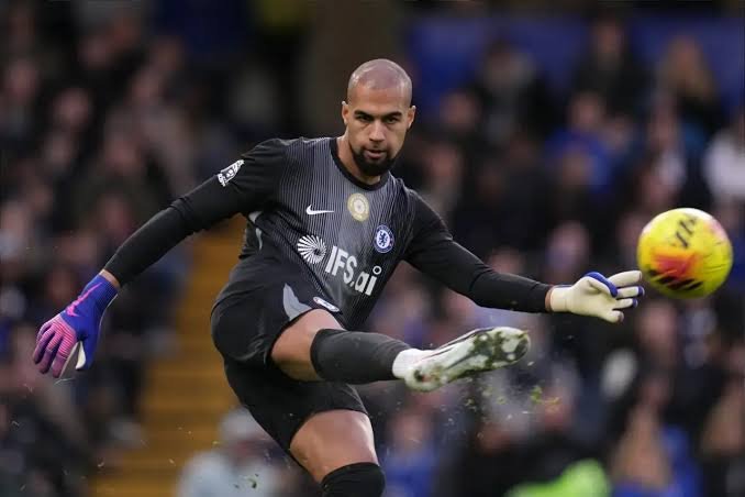 Blue_Footy's tweet photo. 🗣 Frank Leboeuf: "[Robert Sanchez] Sanchez can be very good on the line, but with his feet, he’s always creating issues and scares the fans when he has the ball at his feet."

~ @ESPNFC https://t.co/er2wosSwt0