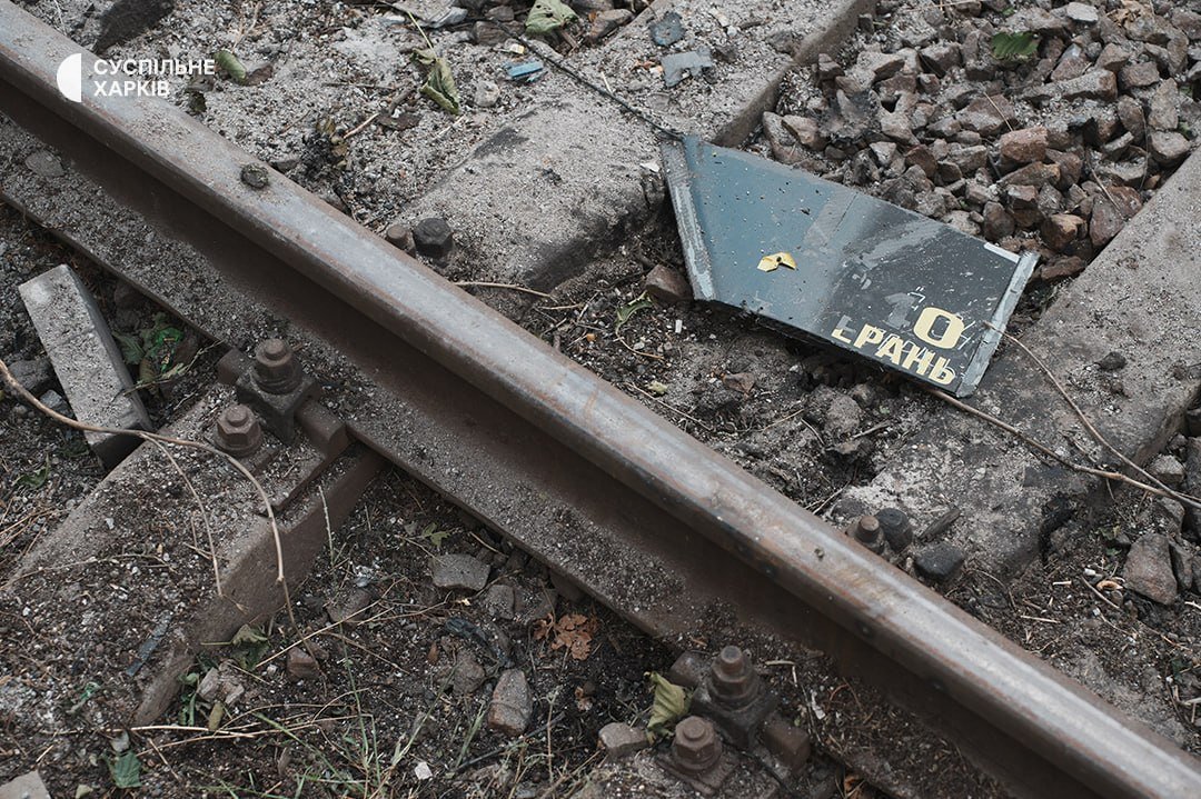 BohuslavskaKate's tweet photo. This is what the train station in Lozova, Kharkiv region, looks like after being attacked this morning by Russian drone. 

11 people were injured, and 2 railway workers were killed‼️ https://t.co/xraOVMLSAF