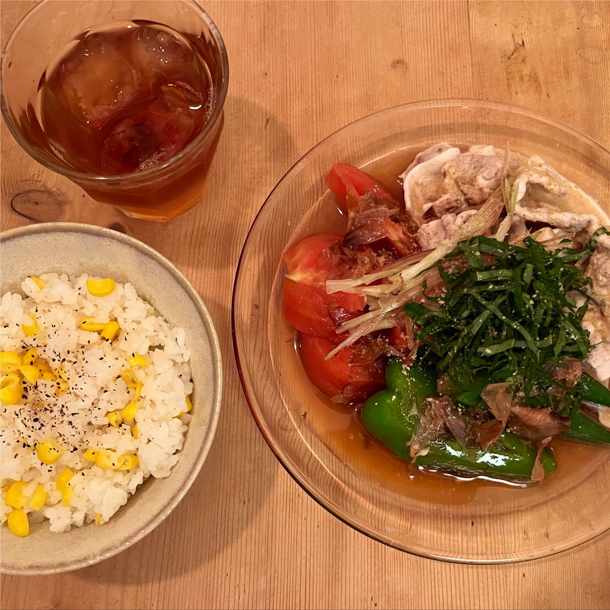 r09____s's tweet photo. 夏野菜おいしすぎる
凝ったものは作れないけど、やっぱ家でたべる適当ご飯がいちばん幸せだなあ https://t.co/90aYdCHimd