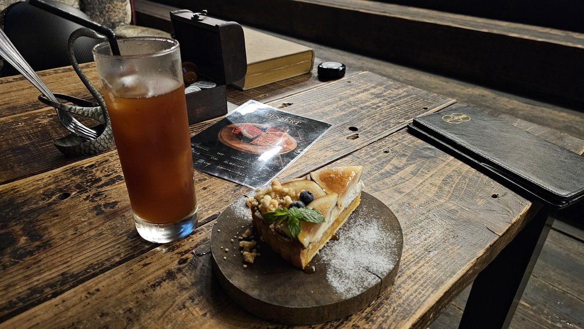 KING_Qupon's tweet photo. 今日は友達とびわこ花火大会ツーリング♪
ちょっと見れたらええかな思って走ってたらめっちゃがっつり見れて満足( ≧∀≦)ノ
帰りによったTHE HIDEAWAY FACTORYのいちじくのタルトもめっちゃ美味しかった(о´∀`о) https://t.co/T1uzwNFlHt