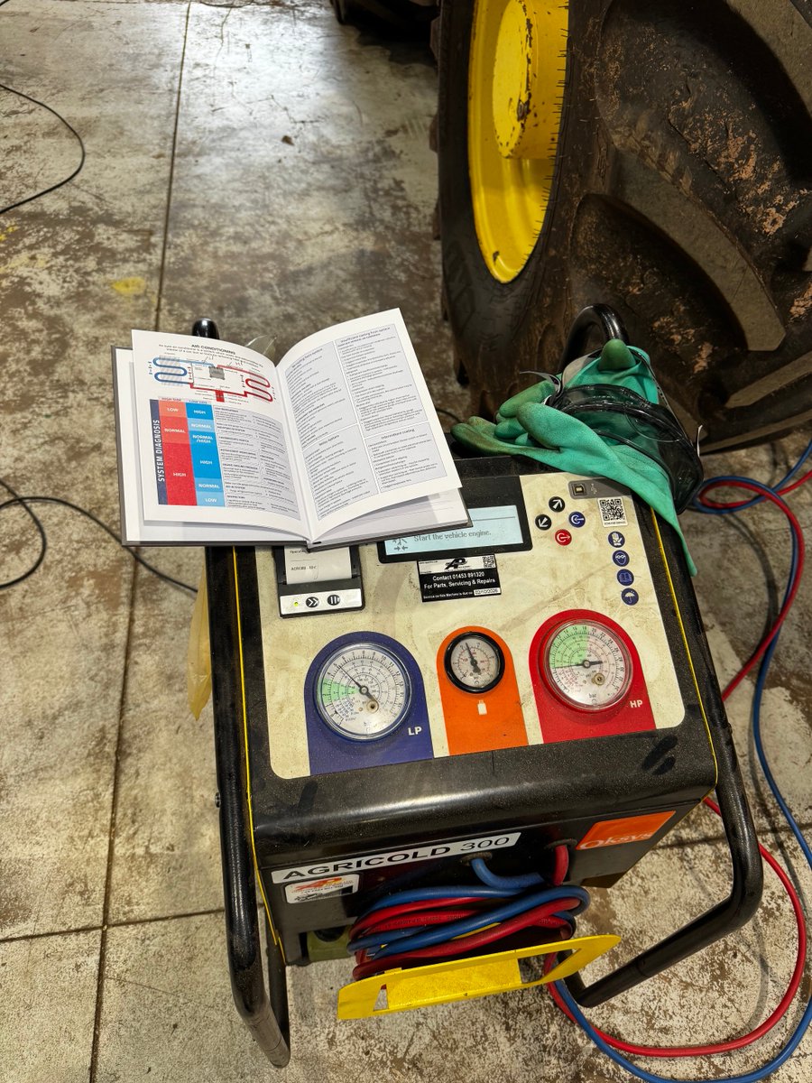 APAIRLtd's tweet photo. ❄️📕🧰 Bringing all the gear and plenty of #aircon know-how, Paul Hall was at #JohnPayneAgriMachinery last week to put one of their technicians through the #CityandGuilds course
🎓👏 Congrats to Theodore who passed the exam & gained his #Fgas certification
#mobileairconditioning https://t.co/xwGBI2ywhv