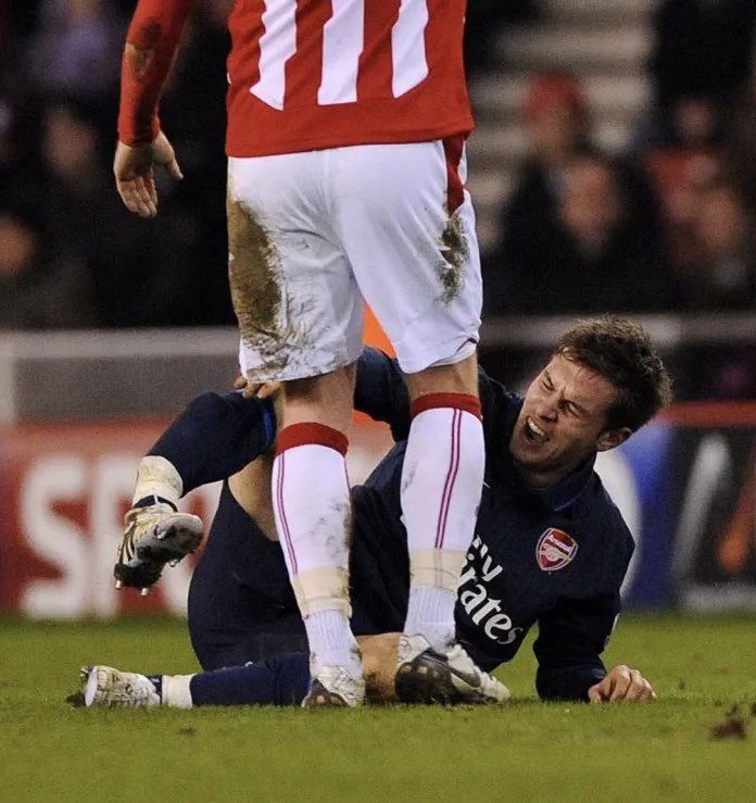 afcstuff's tweet photo. When Aaron Ramsey suffered a double leg-break against Stoke City in February 2010, the pain was so bad that he dislocated his jaw as he screamed in pain. 🤯🏴󠁧󠁢󠁷󠁬󠁳󠁿

🗣️ “At the time, I didn’t know whether I would walk again, never mind come back &amp; play football.”

🗞️ @JBurtTelegraph https://t.co/Grdrfs7j9L