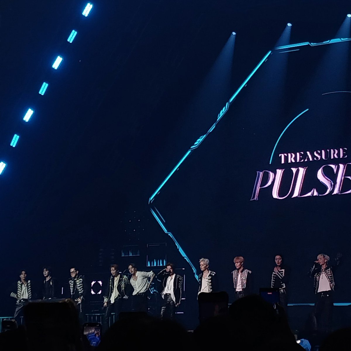 hellodobbi's tweet photo. 6 INCREDIBLE YEARS WITH U 🩵
@ygtreasuremaker 

#TREASURE6thANNIVERSARY https://t.co/WOs5AeR6cM