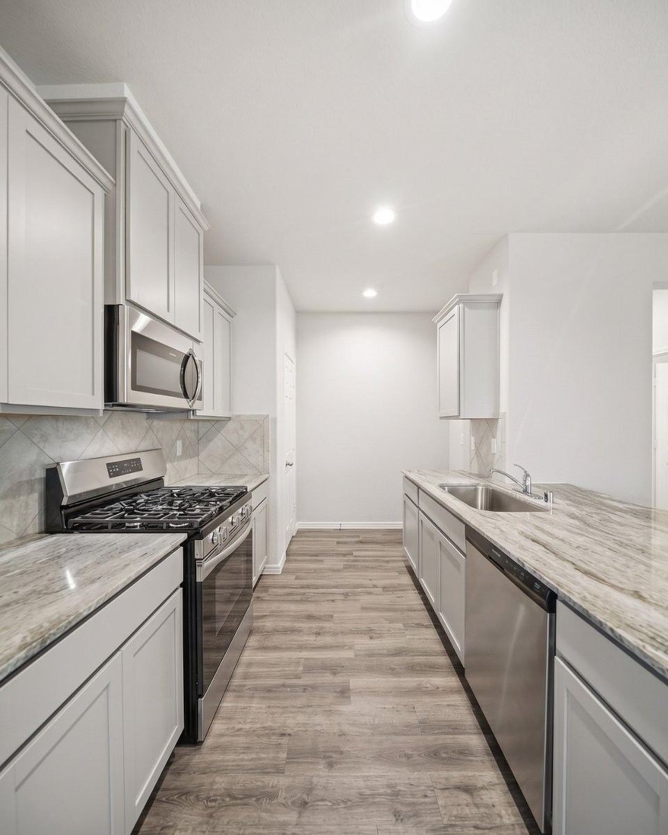 HomeSiteRes's tweet photo. Welcome to Allison Park! 🌅✨

Discover beautifully crafted single-family homes paired with peaceful lakeside views, green spaces, and your own private backyard oasis. 🏠

Ready to explore available homes? Tap the link to learn more! 🗝️
https://t.co/MfSdbLtWV1
#AllisonPark https://t.co/JUJawCo0P7