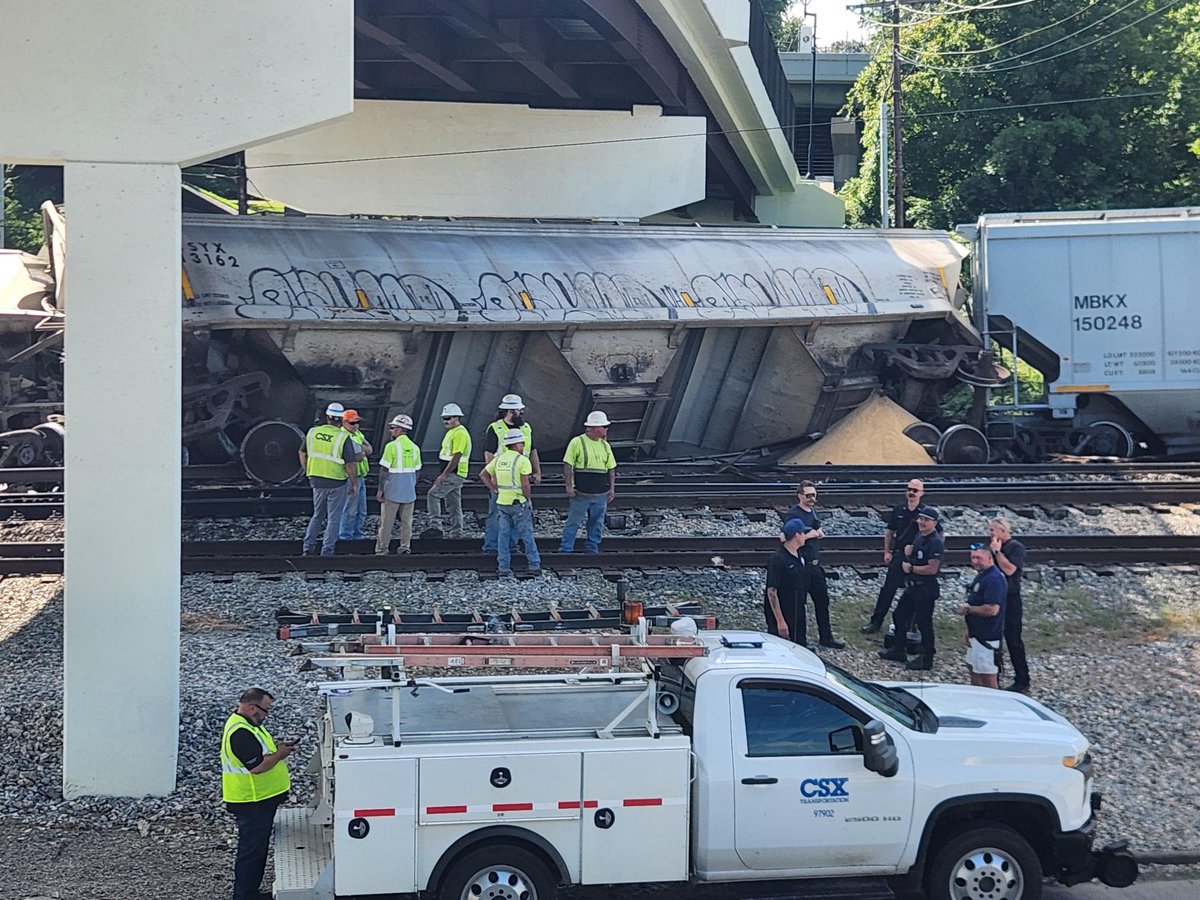 wchstv's tweet photo. SCENE PHOTOS: Emergency crews respond to South Charleston where 18 rail cars have derailed. https://t.co/846OATLjwp

📸 Randy McKinney https://t.co/5Pfm0CcBpv