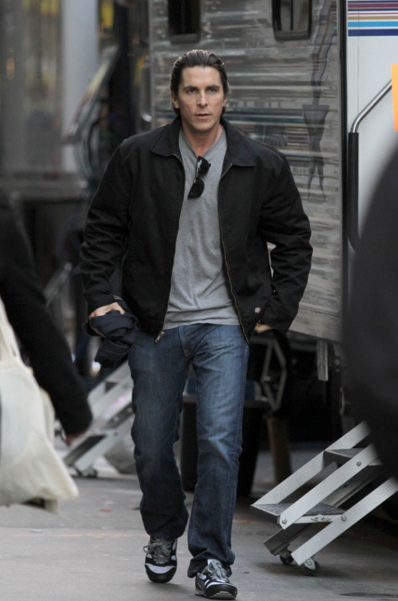 cinevow's tweet photo. Christian Bale on the set of The Dark Knight Rises, 2011 https://t.co/SLSDyIAgCA