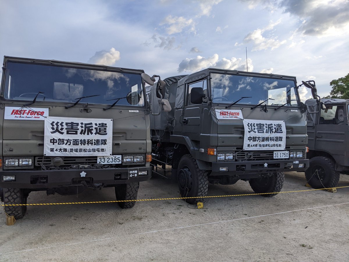zyaguchi2's tweet photo. 今日は午後から
松山駐屯地の納涼祭

最初っから違う方向へw
昔の戦車が展示

今年初の花火

愛媛プロレスもイベントしていたけど
迫力があった

#松山駐屯地
#愛媛プロレス https://t.co/rYFGdmQEmU