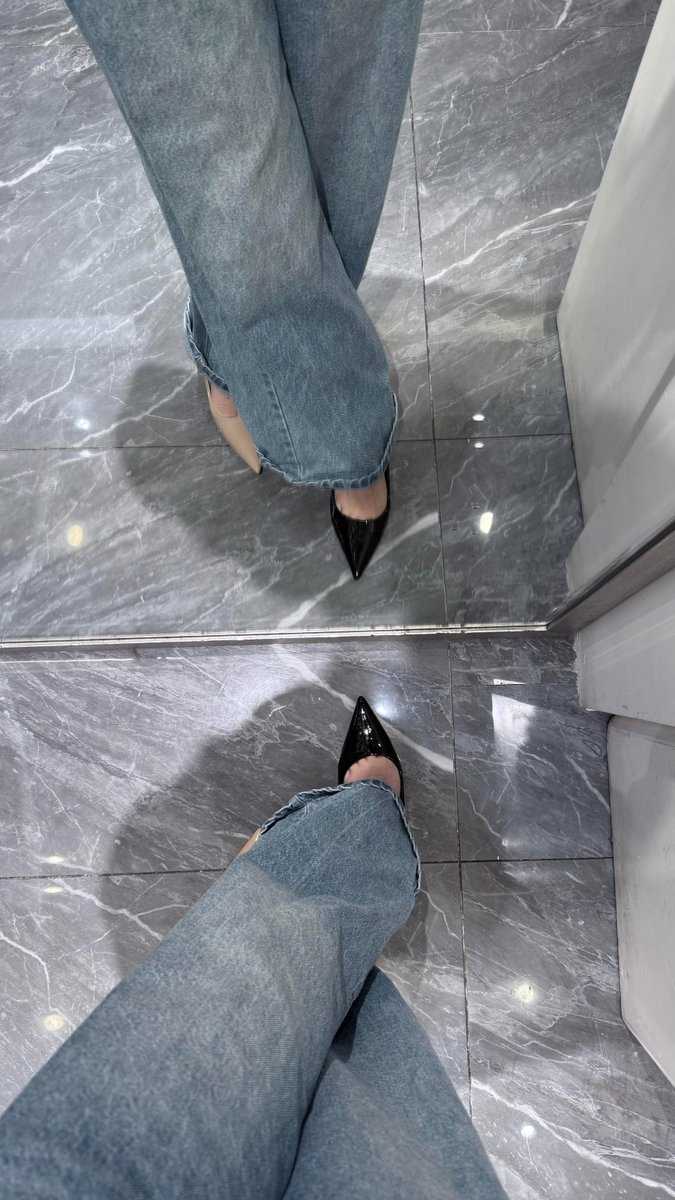 secret_notpx's tweet photo. The combination of jeans and high heels is absolutely perfect. ✨ https://t.co/FNUF9UfUy2