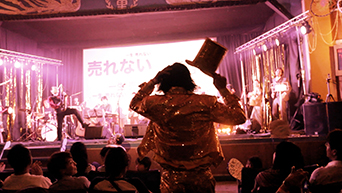 consaba's tweet photo. 【本日】8/7(金)、8/8(土)　19:00-21:05　〈結成35周年記念アンコール上映〉一生売れない心の準備はできてるか　上映後に奈須重樹さんによるトーク＆ミニライブ　Morc阿佐ヶ谷　https://t.co/R4xSDCiEGA  #s_info https://t.co/aPfk0oaFxu