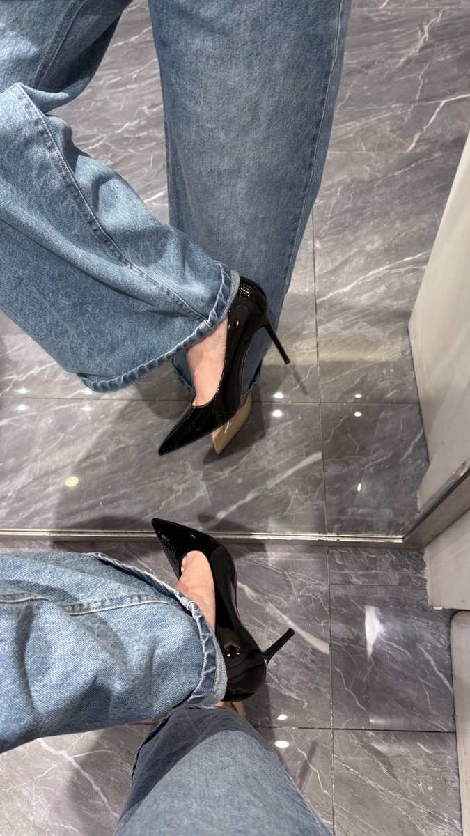secret_notpx's tweet photo. The combination of jeans and high heels is absolutely perfect. ✨ https://t.co/FNUF9UfUy2