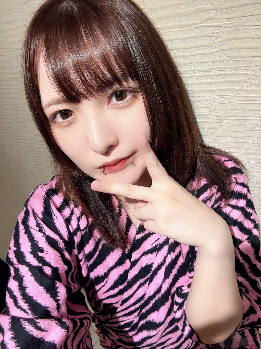 loki_afilia's tweet photo. 31日ありがとうございました～
フード、ドリンク、チェキありがとうございました！
次は8月7日です
また会いましょ～ https://t.co/FXpxenC41X