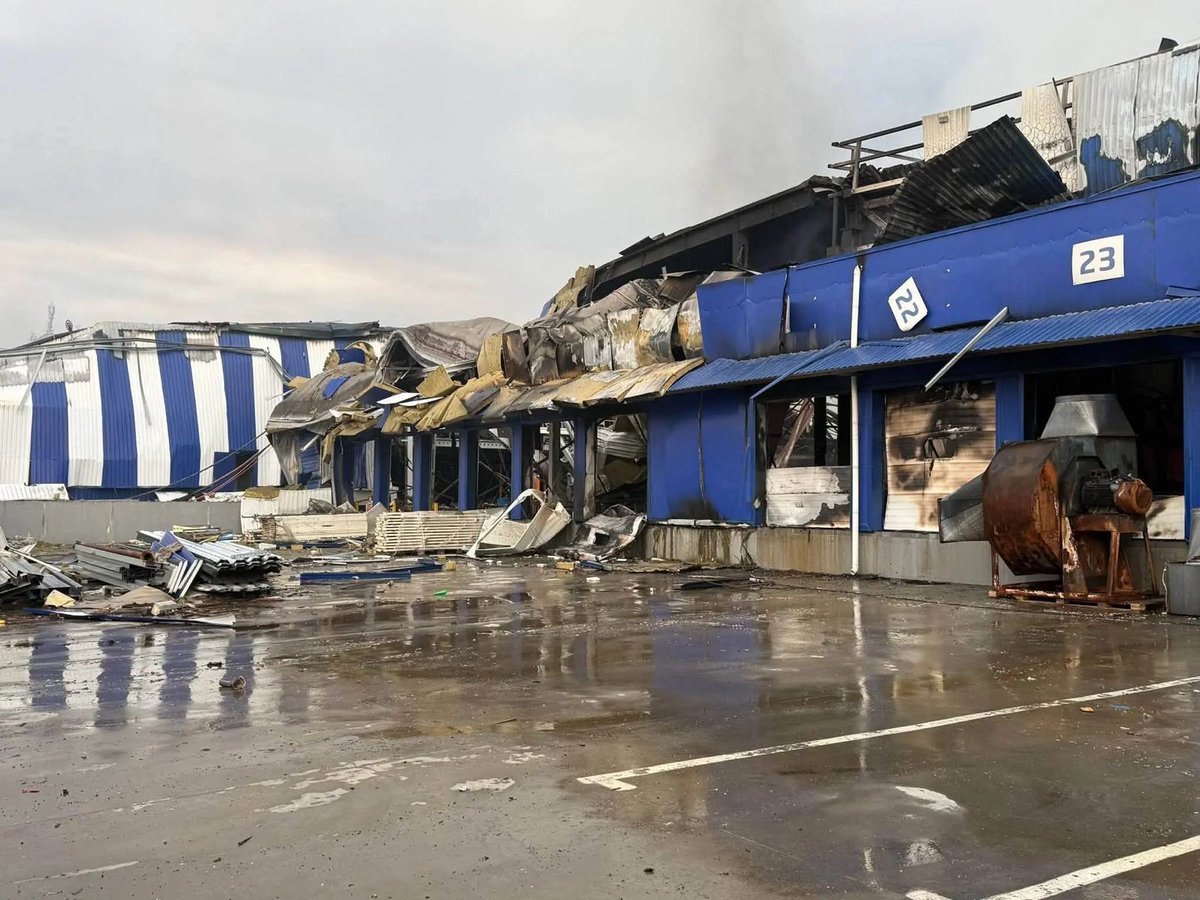 MarioNawfal's tweet photo. 🇷🇺🇺🇦 Russia spent July gutting the warehouses that keep Ukraine stocked.

Since the start of the month, strikes have wiped out over 400,000 square meters of warehouse and logistics space. 

The hit list reads like a receipt from daily life: Rozetka, Epicentr, Nova Poshta, Novus, Fozzy Group, Puma, Liqui Moly, and Toyota Ukraine.

Zoom out and it's worse. The Kyiv region has lost more than 1 million square meters since the full-scale invasion, roughly half of what it had before the war.

This is the quiet part of the war. Parcels, groceries, car parts, and construction supplies all move through these hubs, and every strike thins out what's left to keep goods flowing to millions of people.

Source: Forbes Ukraine / Writer: Daniyal