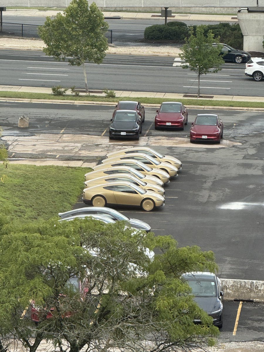 CaptainTwizz's tweet photo. @niccruzpatane Saw some inside Tysons corner, VA yesterday 😳👀 https://t.co/zt5mmhkUE5