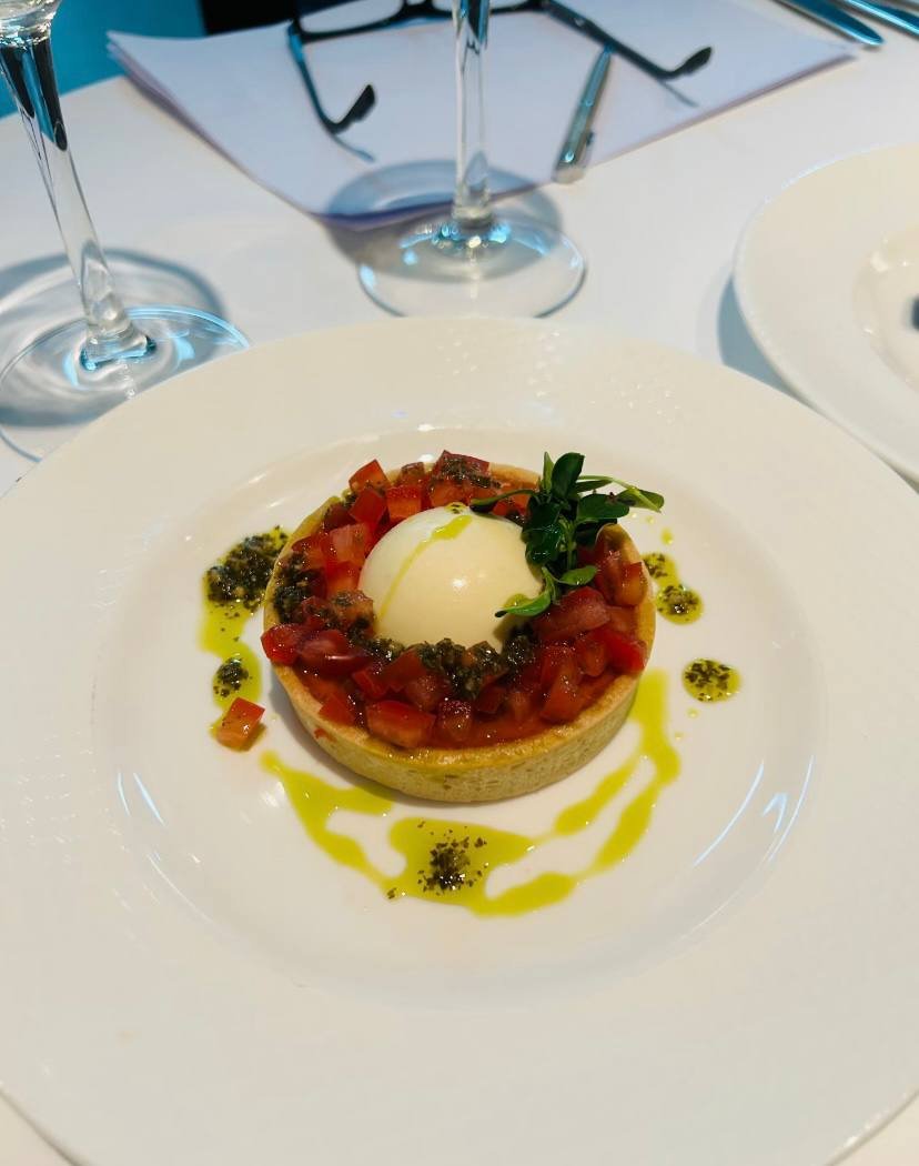 Winnie964522's tweet photo. ✨ Each appetizer was exquisitely crafted, like a work of art: the refreshing thin slices paired with a touch of spiciness, and the vibrant green color created such a wonderful sense of depth! 🍃💕
#FineDining #AMomentOfBlissForMyTasteBuds https://t.co/6DG3x44gBd
