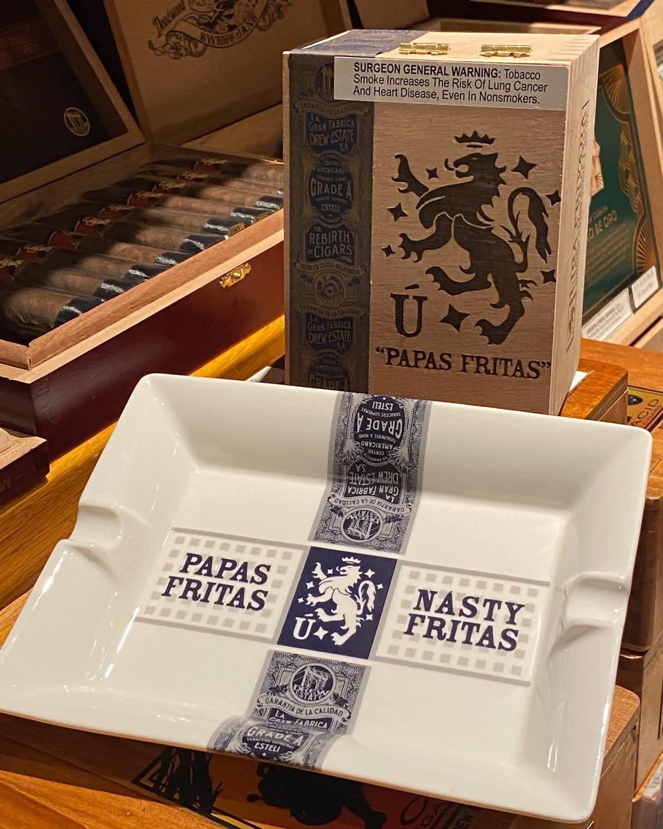 Phildel661's tweet photo. Buy a box of Liga Privada Papas Fritas and get this ashtray free. 

Dm/Text to grab. https://t.co/tddrqrzBDE