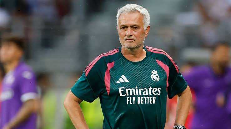 MadridSports_'s tweet photo. 🚨 La HISTORIA de RODRI y el ENFADO de MOURINHO 🚨

1️⃣ Rodri y el Real Madrid tenían un acuerdo al 100%… y también había pacto con el City

2️⃣ Sin embargo, Juni Calafat aseguró que se podía conseguir un precio de traspaso más bajo y la operación quedó parada

3️⃣ El City se niega a bajar el precio y ahí sale el interés del Barcelona

4️⃣ Pese a que Rodri quería venir al Real Madrid, el jugador se cansa de esperar y ahora habría dado su “sí” al Barcelona

5️⃣ La noticia ha pillado por sorpresa a MOURINHO, que está MUY ENFADADO

6️⃣ El técnico consideraba la figura de RODRI como clave, pues quiere y ve necesario un mediocentro

vía @sergivalentin_