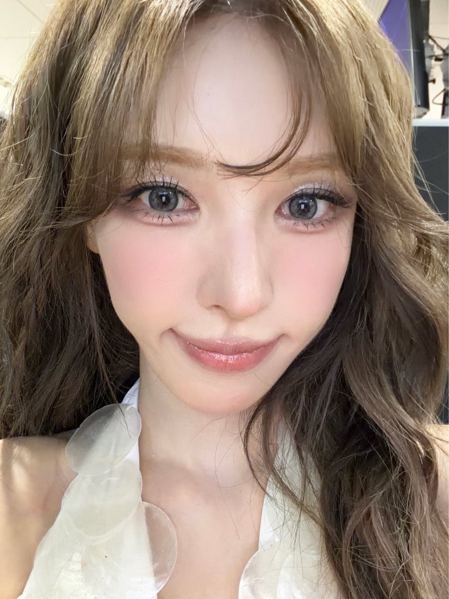 todayis_is's tweet photo. 와 ㅁㅊ 포카로안빠져서너무감사한사진임....... https://t.co/cYZiSdTKwE