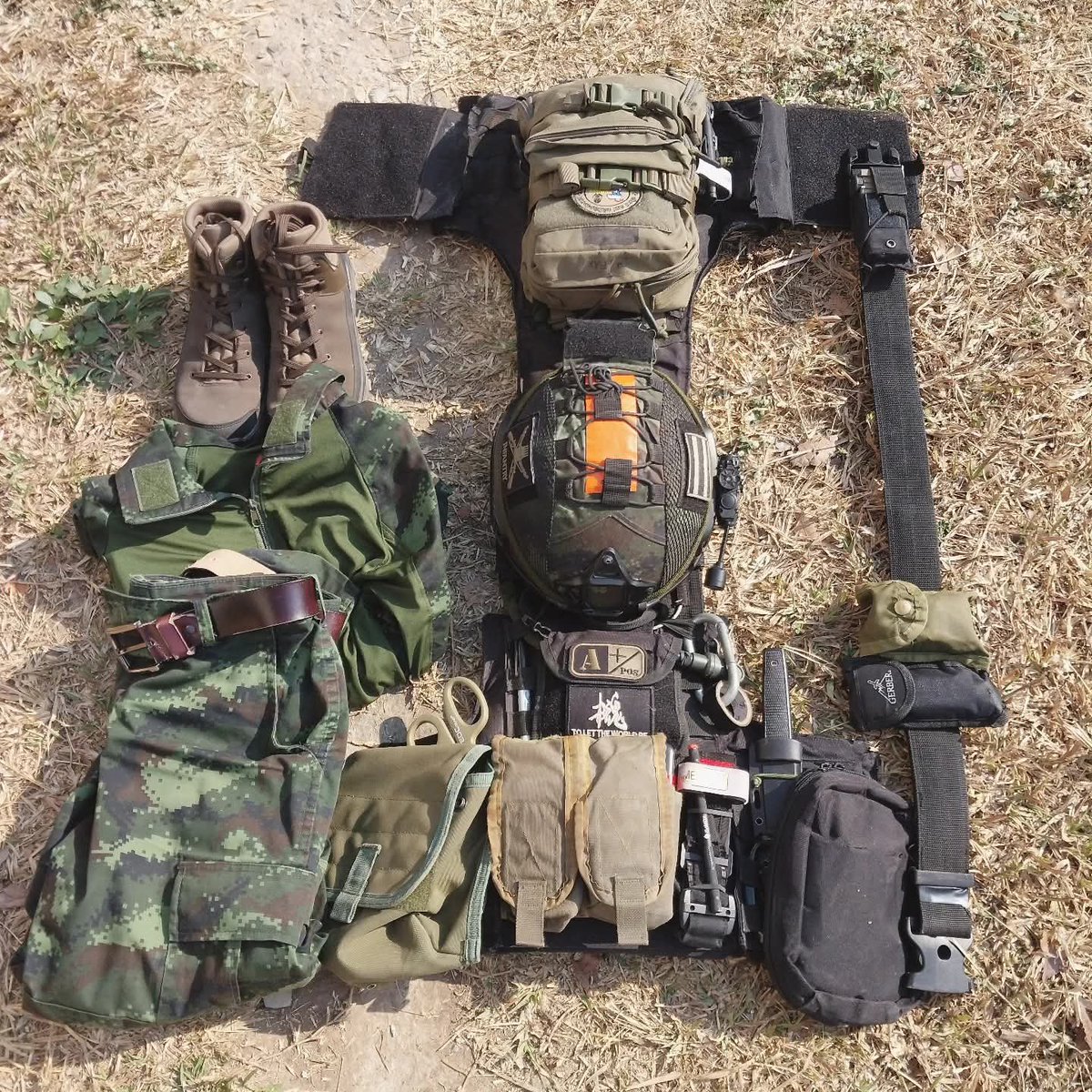 ArmataAPU's tweet photo. Kit of a Gen Z Thai soldier who fought in the December 2025 clashes with the opposing side. https://t.co/bydIRTdeyT