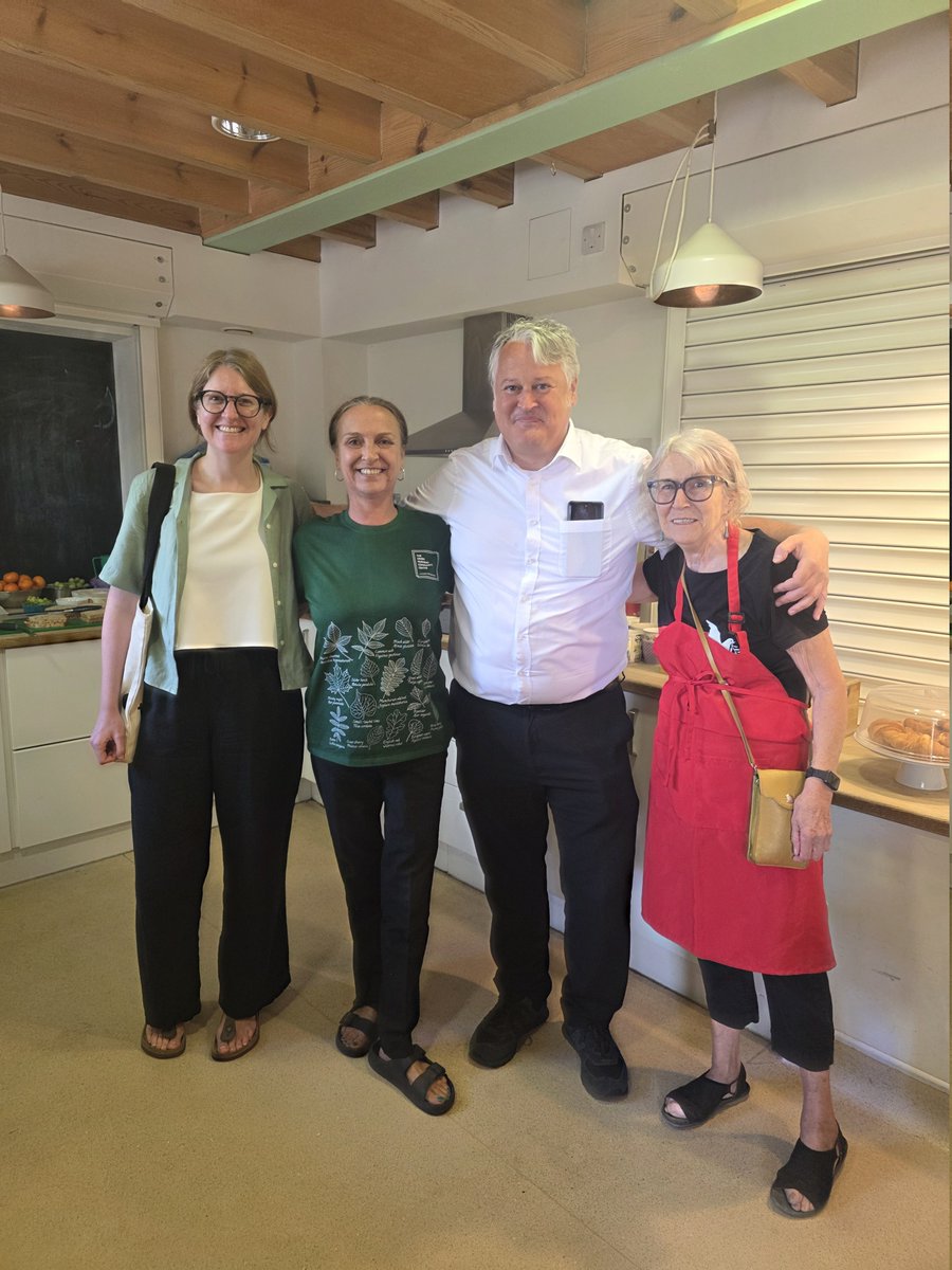 SwkCharities's tweet photo. Lovely to visit @NunheadsVoice today and speak to the Ivy Club's older people about our grantmaking, almshouses and memberships #Nunhead #SE15 #grants #olderpeople #wellbeing https://t.co/Gq326apVpI