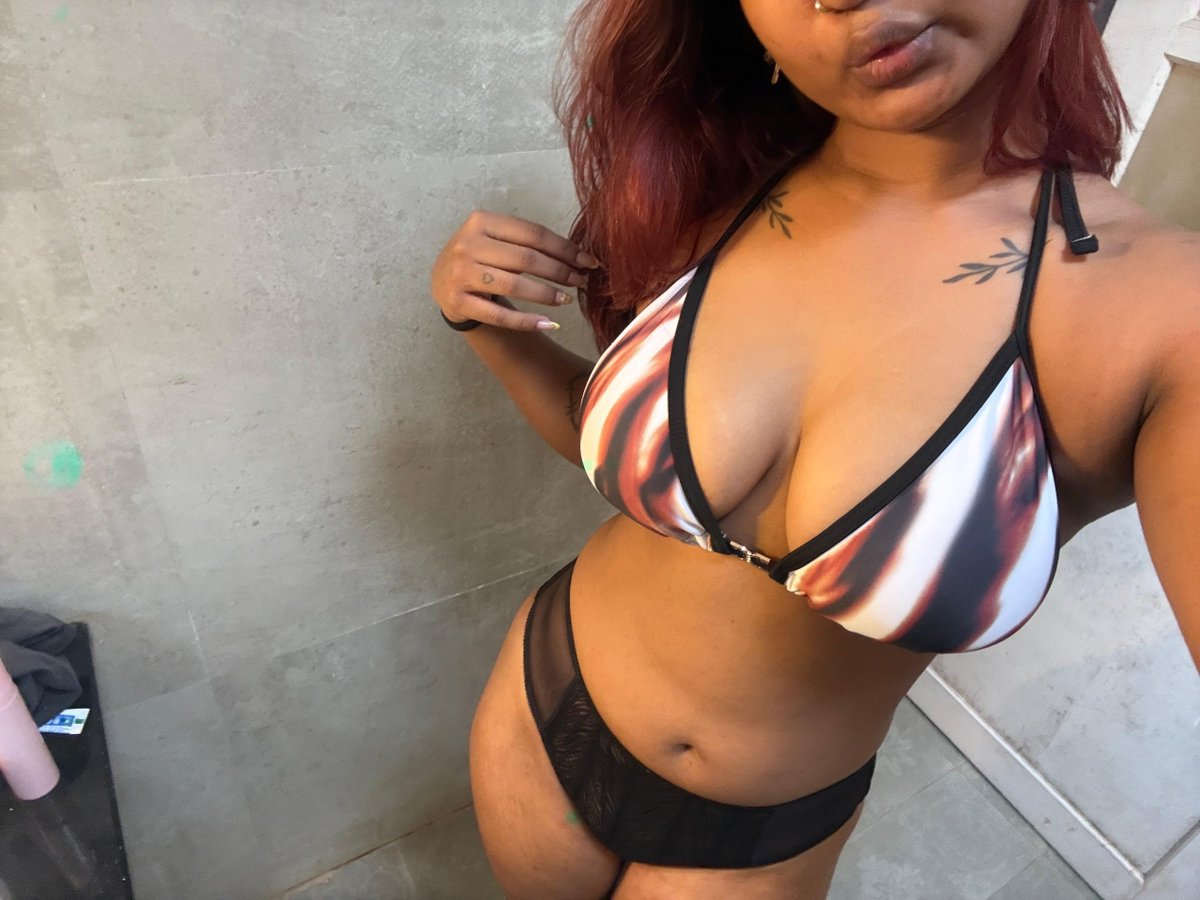 MaddieGodd70671's tweet photo. Sunbathing in this bikini, ready to serve? Be my favourite obedient finsub https://t.co/zCDhLk7Y6v