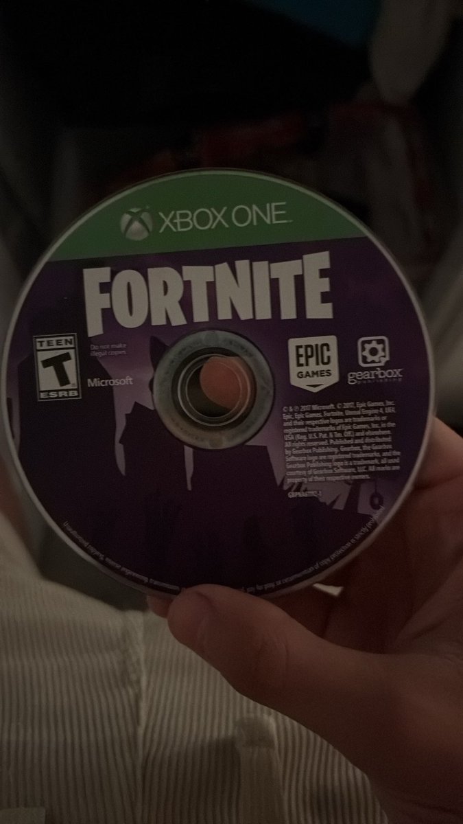 RoganBeerbottom's tweet photo. Attic has been late night find generator recently #latenightfinds #cartnite https://t.co/LROC1C6BBi