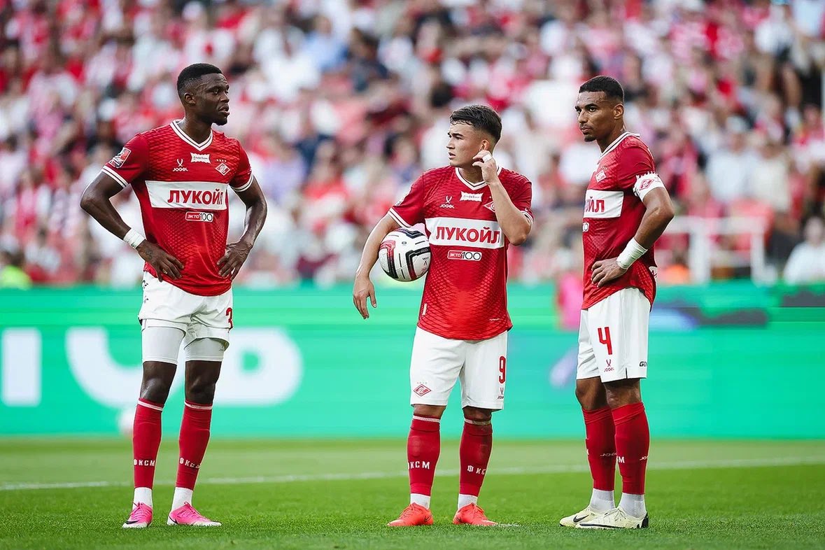 alex_djiku's tweet photo. Good win at home! 🖐🏽

Thank you to all the fans who came out to support us, we felt your energy 🙏🏽

One more step together… Spartak style ❤️🤍 https://t.co/WjyosuZNyf