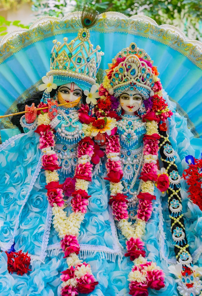 RadhaMarg's tweet photo. 🙏 Shri Radha Mohan Ju Maharaj 🌸
May Their divine blessings fill your life with love, peace, and devotion. ✨ https://t.co/msu9OZf3y5