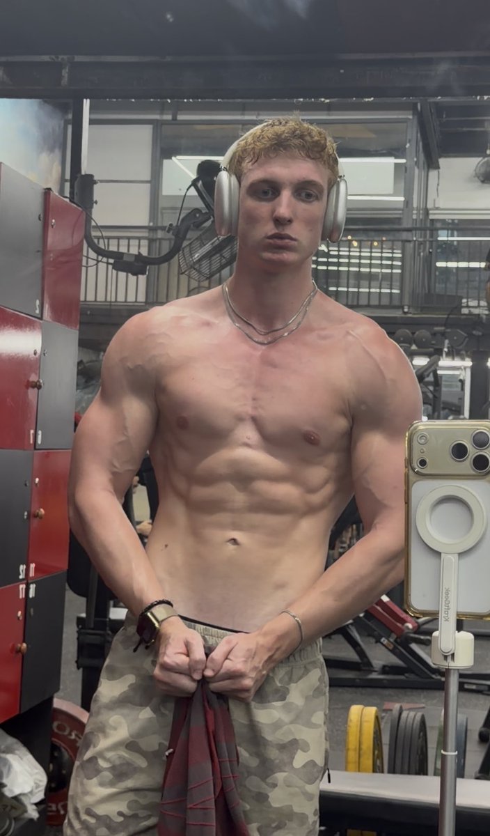 alphagodatlas's tweet photo. How’s the pump 

Around 183 pounds rn https://t.co/uKYaNAwLhG