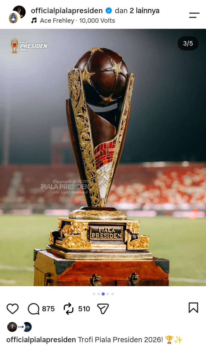ghostfighter__'s tweet photo. lihat trofi juara yang udah dipajang bikin makin gak sabar nunggu akhir pertandingan, soalnya di Persib vs Persebaya yang jadi partai puncak #FinalPialaPresiden2026 cuma satu tim yang nanti berhak angkat piala itu https://t.co/Bro2qCHEjN