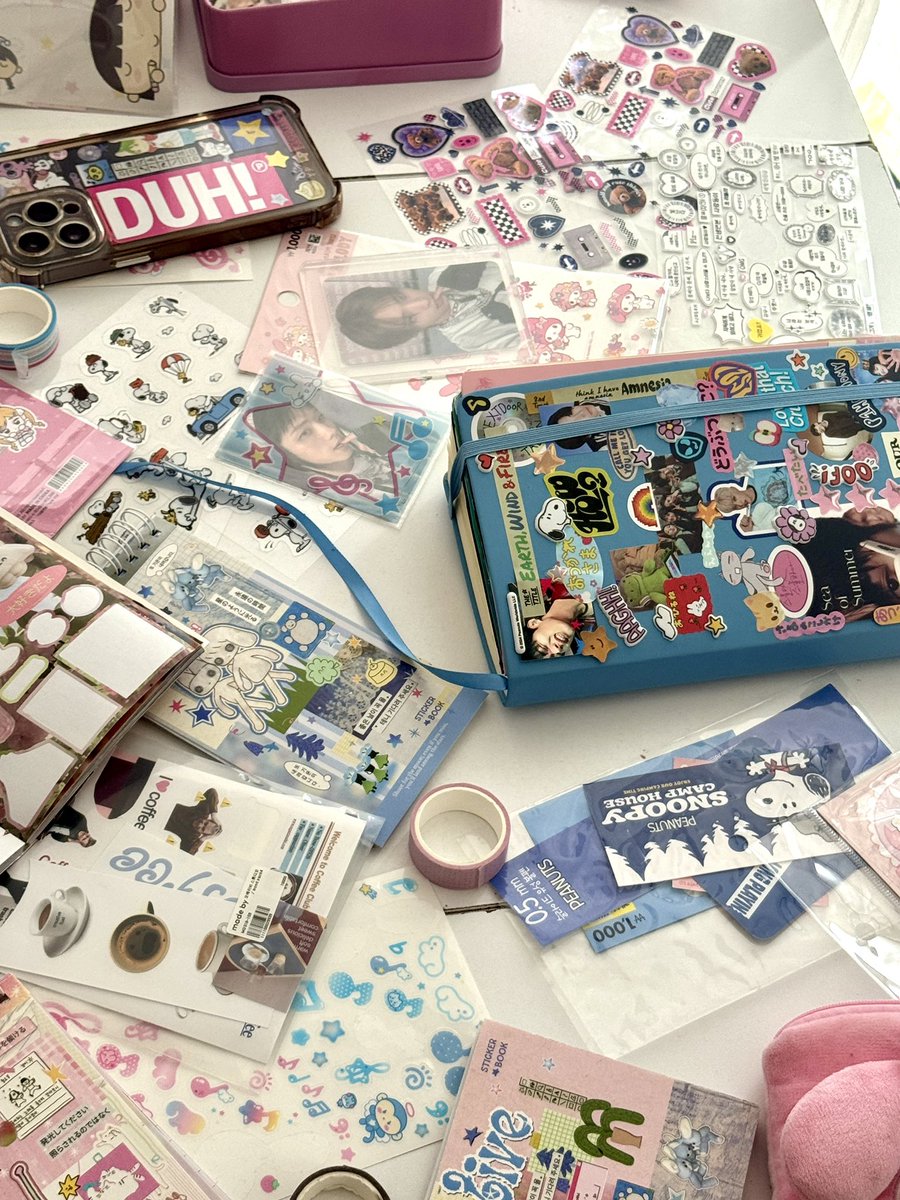 etoileflorale's tweet photo. scrapbooking &amp; cookies date ⸜(｡˃ ᵕ ˂ )⸝♡ @gaonbb https://t.co/alSSXWR8jd