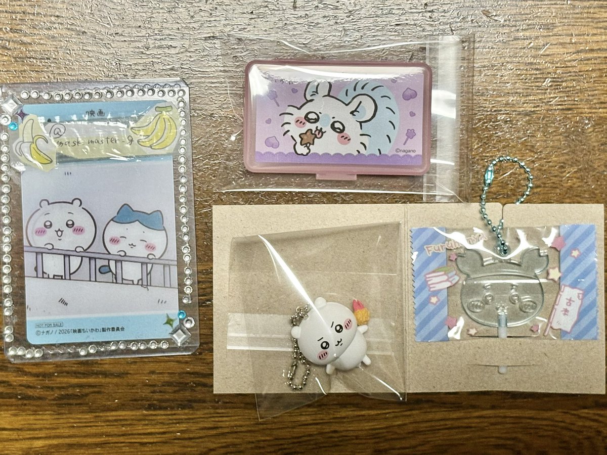 mask_master_g's tweet photo. 【交換】ちいかわ
譲→キャンディーチャーム:古本屋(カニ)
　　ケース:モモンガ
　　たべものいっぱい:ちいかわ

求→同種 ラッコ

※ケースはケースのみ(中身のステッカーは除く)交換希望

8日横浜/14日池袋手渡し
その他日程要相談 https://t.co/cCpWJVQtbo