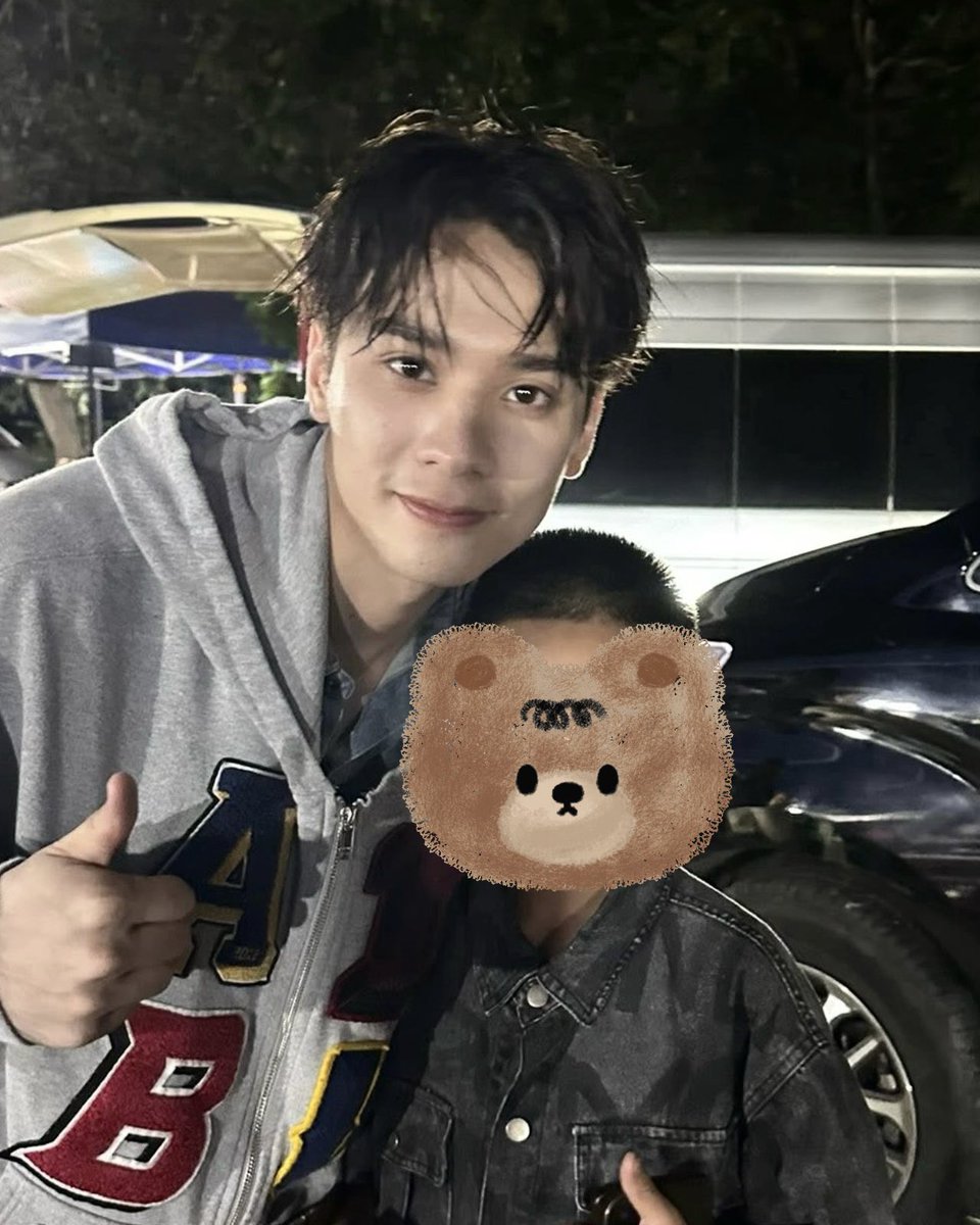 staywithharit's tweet photo. ผมเปียกเปนม๋ามอมก้ะยังหล่อ ที่มาของคำว่าหล่อออร์แกนิค https://t.co/vOyv11dlbq