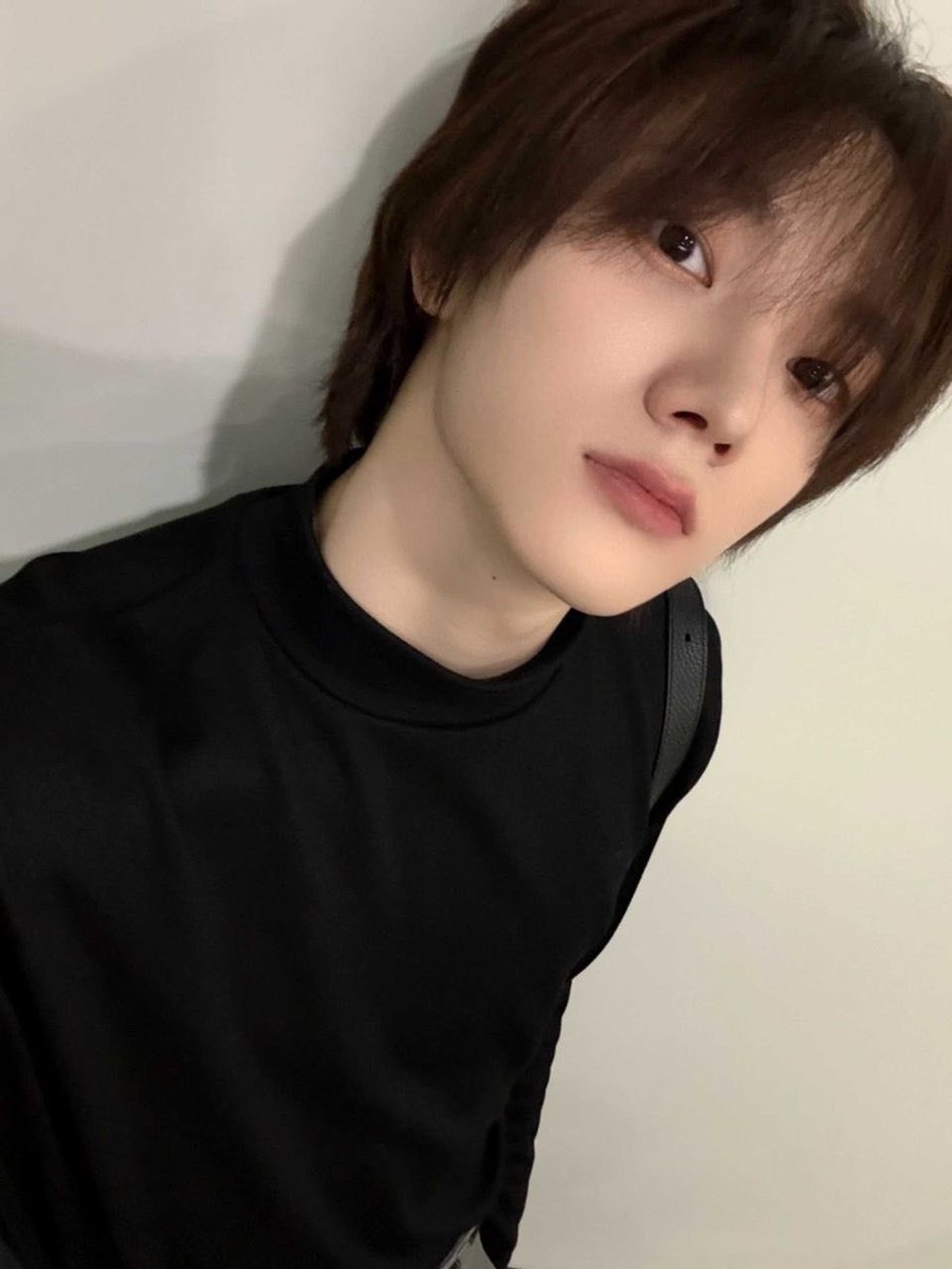 luvs2ho's tweet photo. 내 친구들 내가 성호 보고 싶다는 말을 너무 많이 해서 이젠 아무도 반응 안 해줌

또 시작이네<- 이 상태임 https://t.co/yJkU9HmBzs