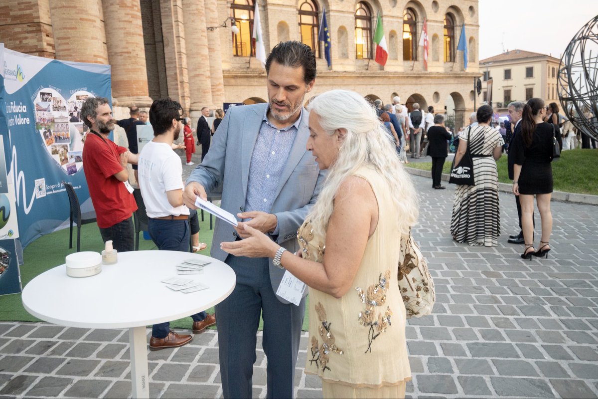 ERNESI1978's tweet photo. Tomorrow marks the beginning of our final weekend at the @macerataoperafestival ✨

ERNESI 1978 is ready to welcome you. Join us tomorrow, Friday, August 7th, at our Piazza Mazzini corner starting from 7:45 PM for an enchanting “Serata Lirica.”

Immerse yourself in the magic of our pre-opera performance, featuring the brilliant soprano @mariaolimpiarenna alongside pianist Davide Massacci. 🤍

cc @giardini.alessia.raw

#ernesi1978 #sferisterio #macerata #naturalskincare #beautywillsavetheworld