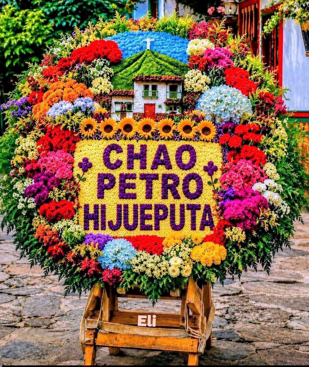Jorge25529699's tweet photo. 🇨🇴🪖✒️Feria de las flores en MEDELLIN, un pequeño homenaje al señor @petrogustavo de nuestros silleteros, Por acá a la orden señor Petro...🚩 https://t.co/mx3nSD3ntX