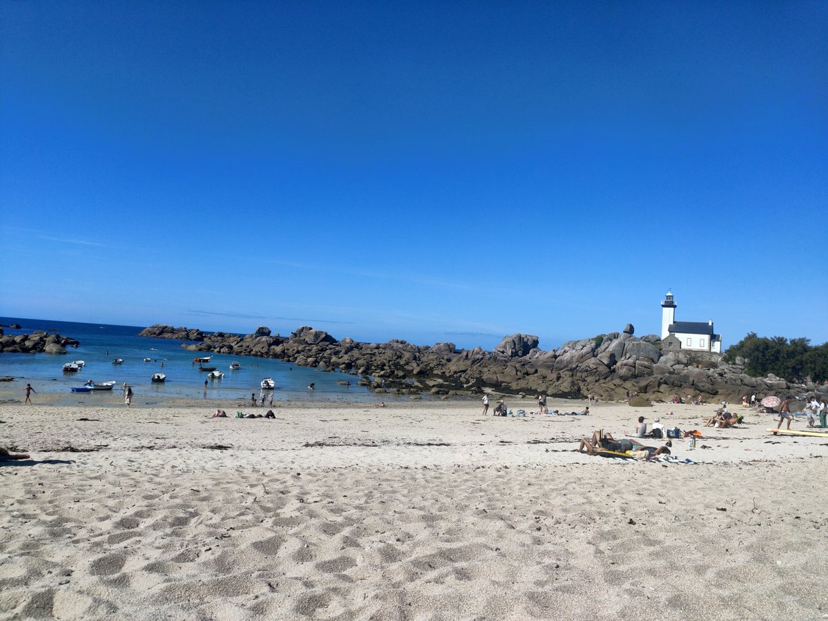StephValdu2929's tweet photo. Séance du jour on profite du soleil breton
#bretagne #pontusval 😜❤️🏊🏊 https://t.co/VUYrVl8M1k