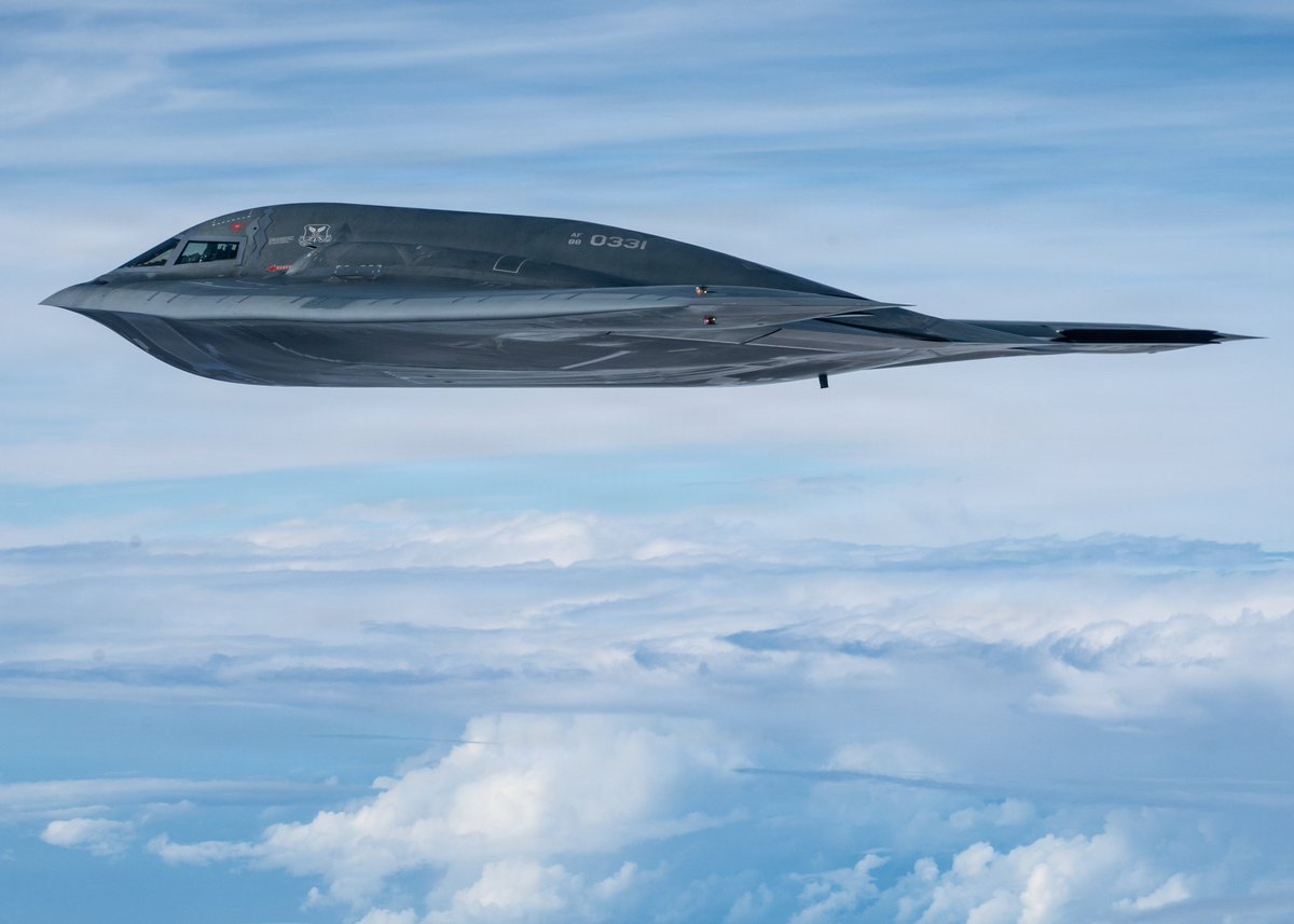 DLAMIL's tweet photo. Keeping the B-2 Spirit mission-ready takes teamwork.
#DLAWeaponsSupport recently brought together @usairforce, DLA and industry experts for the second B-2 Bomber Summit to tackle supply chain challenges facing the decades-old platform.
๐ Read more: https://t.co/NTtmrfgQC9 #B2StealthBomber #B2BomberSummit