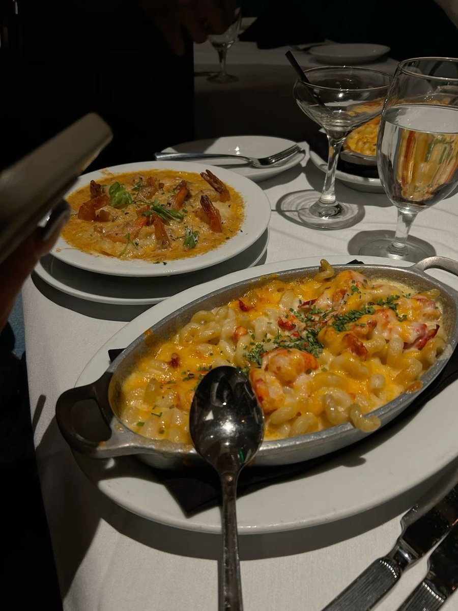 bossbabejass's tweet photo. 📍Ruth’s Chris Date Nights >>>> 😍 https://t.co/ZFOTSSuvLw