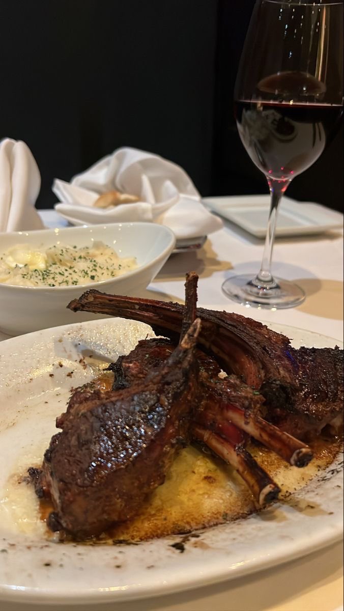 bossbabejass's tweet photo. 📍Ruth’s Chris Date Nights >>>> 😍 https://t.co/ZFOTSSuvLw