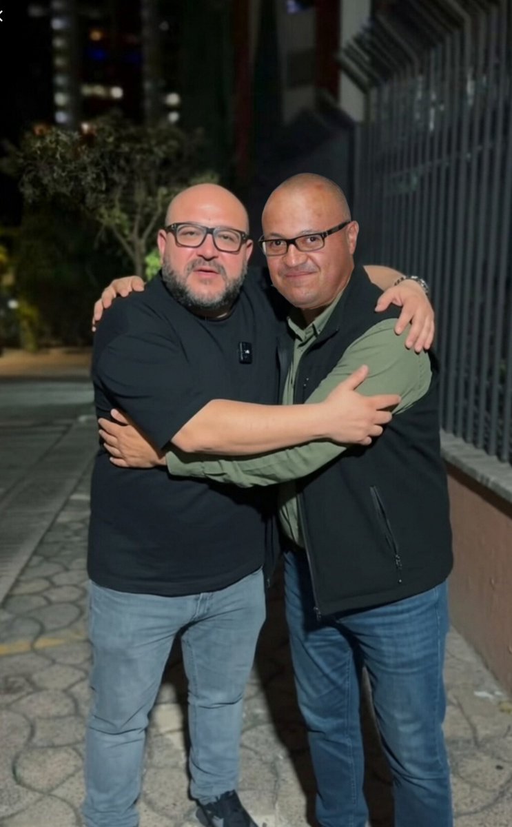 ElVandaloRoland's tweet photo. Damas y caballeros, les presento al narcotraficante que ha financiado y protegido al delincuente @andresguryrod, alias "Renata Sokolov", desde que 'Renata' era microtraficante.

Se trata de Freyner Alfonso Ramírez García, alias "Carlos Pesebre" jefe de la banda "la Pesebrera". https://t.co/d3h7QHqS57