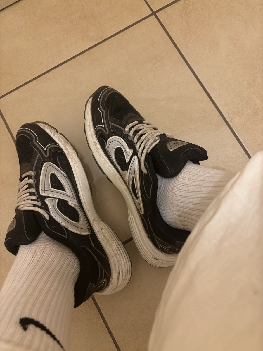 AlphaaRoz69's tweet photo. T’attends quoi là ? 👿
Paye-moi à manger je meurs de faim
Viens dans mes dm que je te dépouille 🥷🏽💸👿🐶 https://t.co/p6PeJNc8i7
