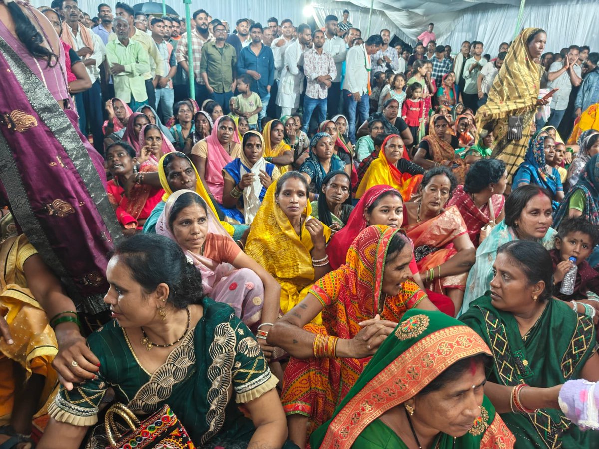DrCharandas's tweet photo. 📍मालखारोदा-जिला सक्ति (छत्तीसगढ़)
06 अगस्त 2026

आज ग्राम जगमहन में चंद्रपुर के लोकप्रिय विधायक श्री रामकुमार यादव जी के निवास पहुँचकर उनसे सौजन्य भेंट मुलाकात की।

​इस अवसर पर बड़ी संख्या में उपस्थित स्थानीय कांग्रेस जनों एवं क्षेत्रवासियों से आत्मीय संवाद किया।

​मेरे आगमन पर आप सभी द्वारा दिए गए भव्य एवं स्नेहपूर्ण स्वागत-सत्कार से अत्यंत अभिभूत हूँ।इस अपार स्नेह और आदर के लिए आप सभी का दिल से हार्दिक आभार एवं धन्यवाद!

@MLARamKumar