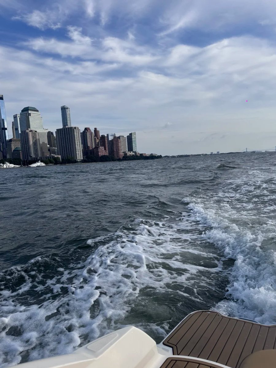 PadsalaDj's tweet photo. The sea breeze here is making me a little dizzy 😅 https://t.co/rnzrv3lUGB