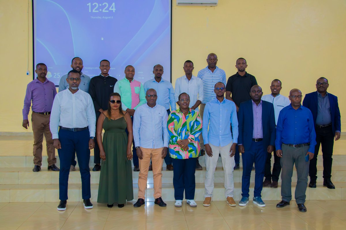 RwandaWater's tweet photo. Uyu munsi, #RWB yasinye amasezerano y’ubufatanye na @RusiziDistrict mu rwego rwo gushyira mu bikorwa umushinga wa #NBSRusiziKarongi ugamije kongerera ubudahangarwa ku mihindagurikire y'ibihe abatuye muri aka karere na @KarongiDistr. 

Ibikorwa by’ingenzi bizibandwaho  muri uyu mushinga harimo kurwanya imyuzure, isuri n’inkangu.