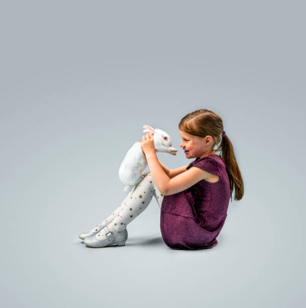royalgkbassG7's tweet photo. 猫が庭の花見🌺🐱 https://t.co/dpnPDzMT8M