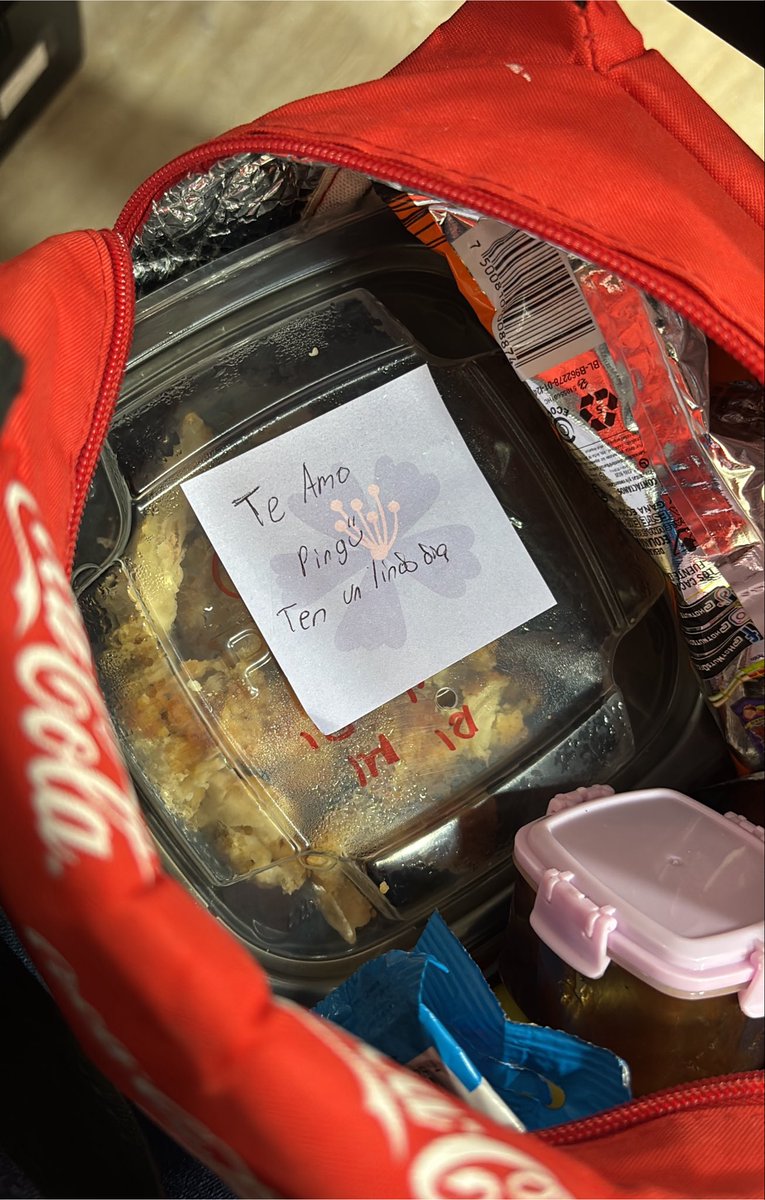 pau_xm's tweet photo. Te amoooooo, mi novio poniéndome notitas en mi lunch, lo amo, lo amo, lo amo https://t.co/EZij98Obtv