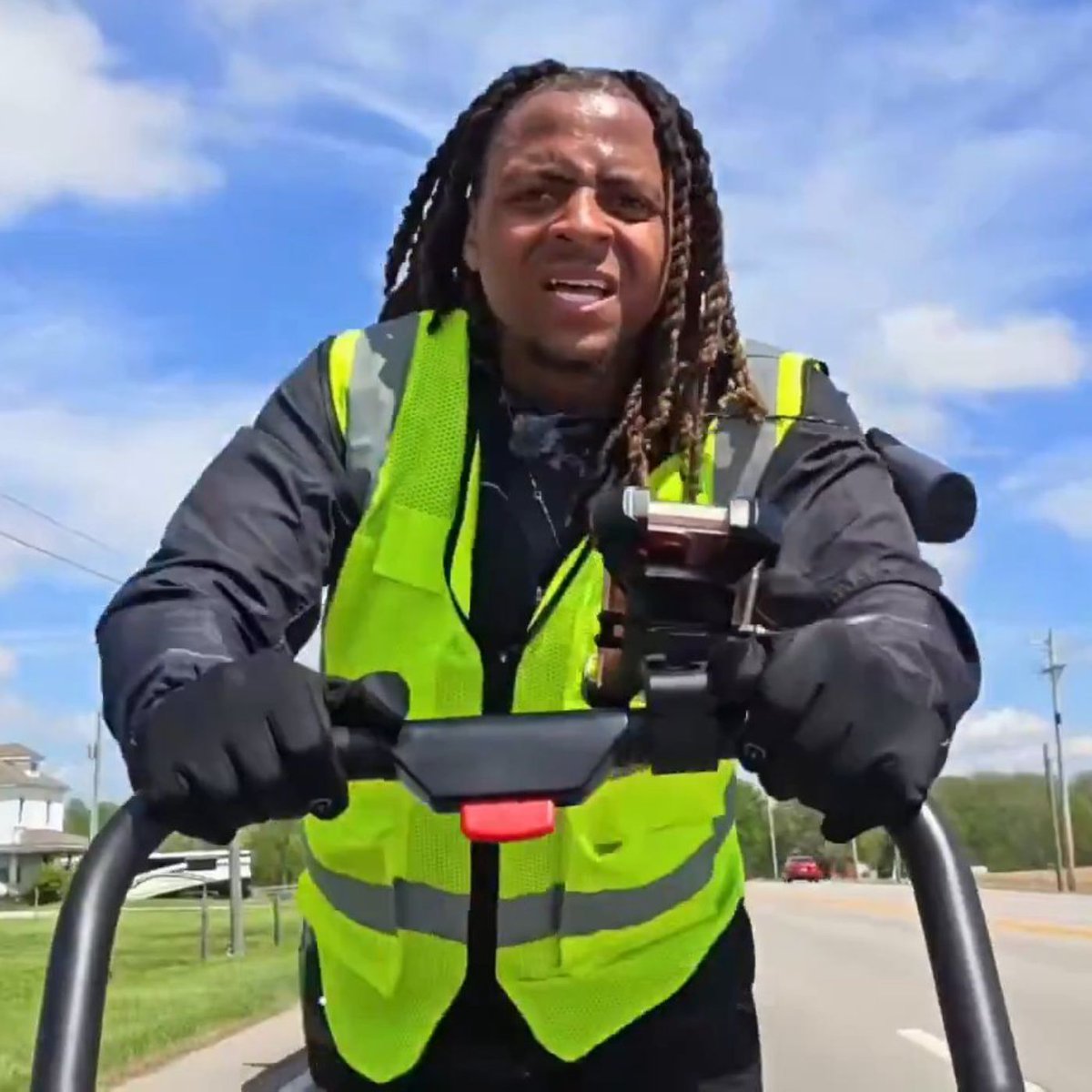 Dexerto's tweet photo. The Twitch streamer who completed a 3,000-mile charity walk across the US had his motorhome destroyed in a highway crash

HMBL Zayy's dog Milo escaped during the wreck and is still missing https://t.co/P5pbUTN19i