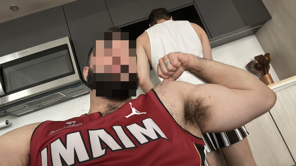 DominusLeoAlt's tweet photo. Who’s making lunch for Daddy today? https://t.co/dKOJyeGFkG