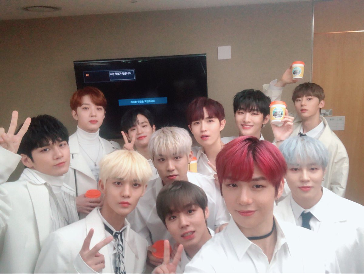 mail_mayday's tweet photo. 워너원 사진 보면 딱 그 시절 (2017~2019년)이 생각나는 필터가 많아서 추억이 저절로 떠오른다🥹 아날로그필름.. B612.. 스노우.. https://t.co/SVME6cjZkw